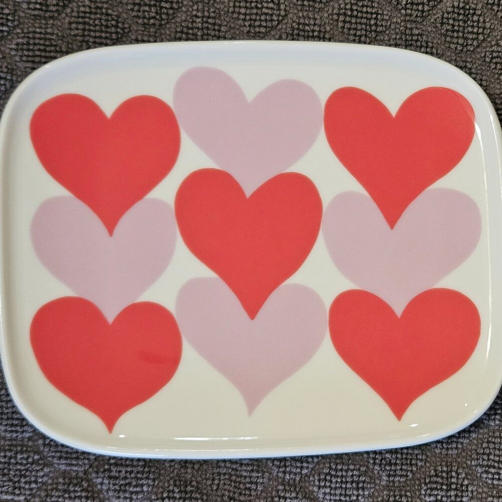 HTF! Marimekko Ovia Sydamet (Hearts) White / Red / Pink Small Plate